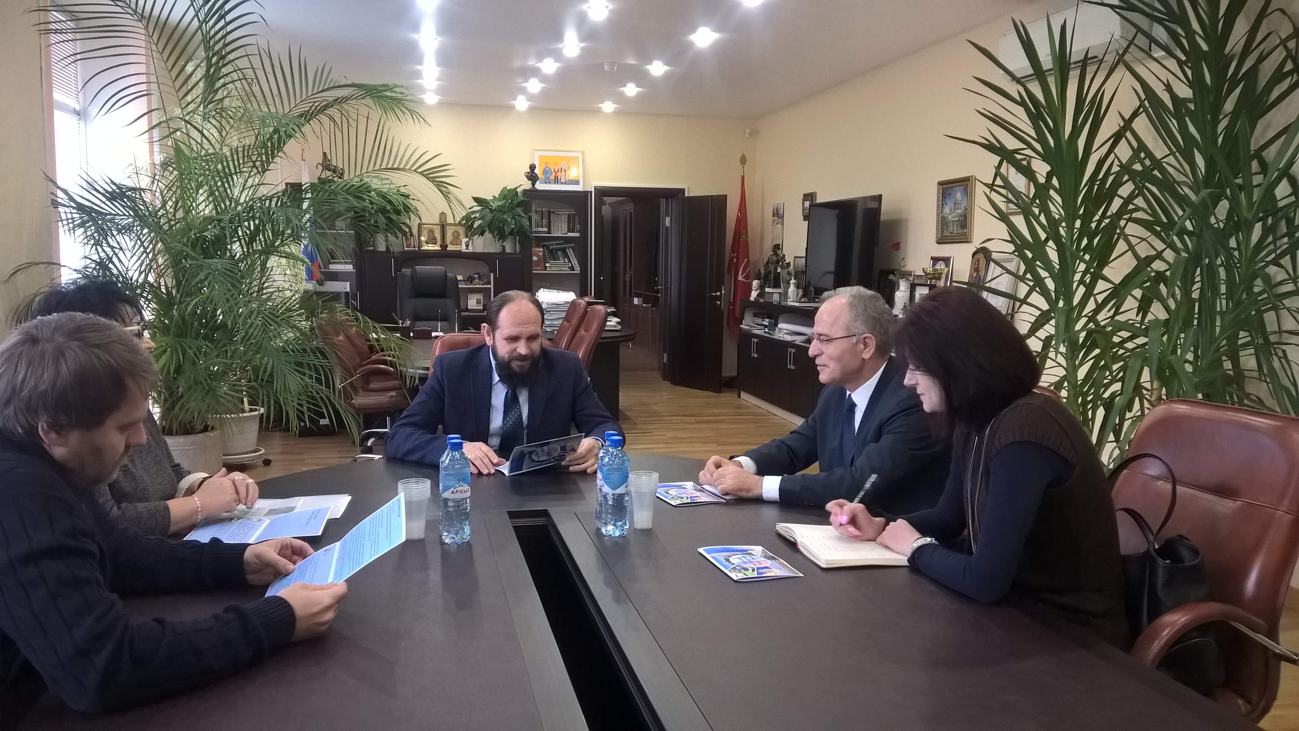 Визит в Администрацию Курортного района и встреча с Главой Администрации г-ном А. В. Куимовым и Главой Муниципального Образования города Сестрорецка г-ном А. Н. Бельским.